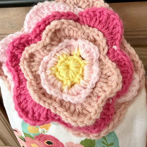 Handmade crochet flower kitchen towel - floral hanging dish towel, Cottagecore - Picture 3 of 7
